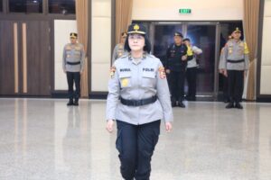 Polwan Cantik Jadi Komandan Upacara Kenaikan Pangkat 4 Pati Polri