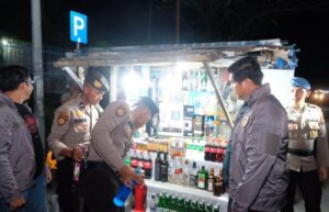 Polda Riau Berhasil Amankan 370 Botol Miras
