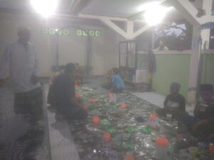 Jamah masjid al hikmah 2 sudah dua hari kita buka puasa bersama dengan para jamah masjid al hikmah 2