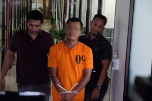 Ditresnarkoba Polda Riau Gerebek Rumah di Pangeran Hidayat Pekanbaru, Puluhan Butir Pil Extasi di Amankan