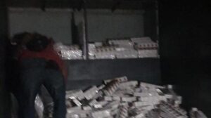 Petugas Bea Cukai Batam Curiga pada Bak Truk Pengangkut Rokok Tak Bercukai