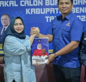 KASMARNI MENDAFTAR BAKAL CALON BUPATI KE NASDEM
