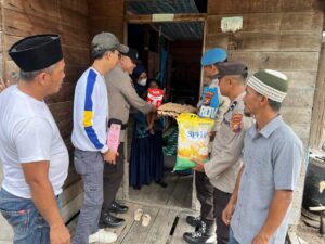 Polsek Merbau Berikan Makanan Tambahan Bergizi Pada anak Stunting
