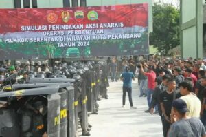 Korem 031/WB kerahkan 1000 Pesonel TNI Dan Polri dalam Simulasi Penindakan Aksi Anarkis Operasi Perbantuan pengamanan Pilkada Serentak.