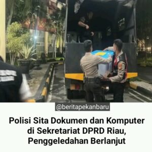 Penyidik Subdit III Direktorat Reserse Krimina menyita sejumlah dokumen dan peralatan elektronik di Sekretariat DPRD Riau