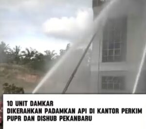 Kebakaran terjadi sekitar pukul 11.40 WIB. Gedung bernama Lipat Kajang