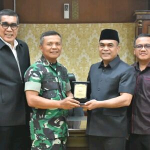 Danrem 031/Wira Bima Lakukan Silaturahmi dengan Ketua dan Wakil Ketua DPRD yang Baru Dilantik.