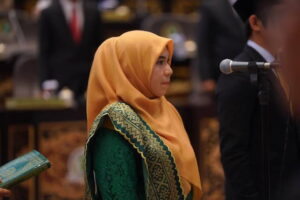 Siti Aisyah Adik Gubri Terpilih Dilantik sebagai PAW Anggota DPRD Riau