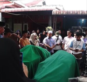 TIGA KORBAN KECELAKAAN MAUT DI JALAN HANGTUAH AKHIRNYA DIKEBUMIKAN DI TPU TAMPAN