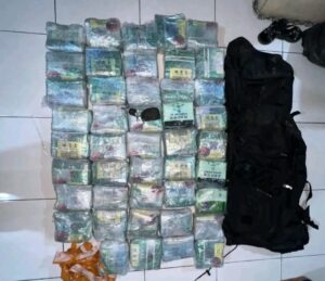 Polda Riau gagalkan penyeludupan 44 kg sabu petugas tangkap dua kurir jaringan internasional